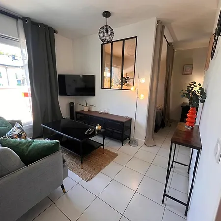 En Bord De Apartment